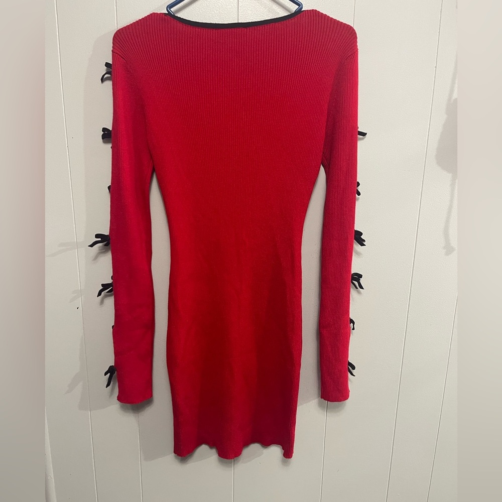 Elegant Red Long Sleeve Dress with Black Bow Accents - Picture 2 of 4